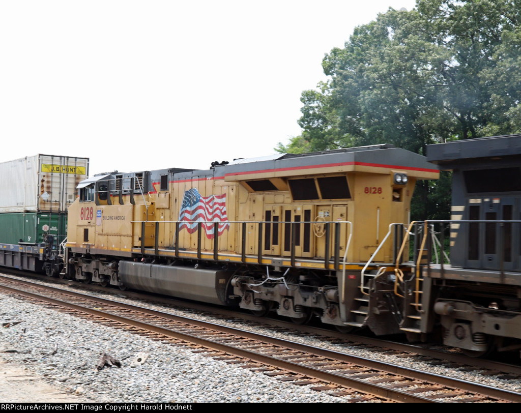 UP 8128 working as DPU on NS train 28R